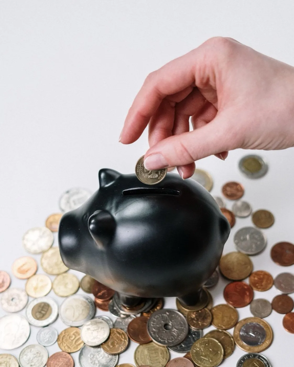 Pièces de monnaie et tirelire